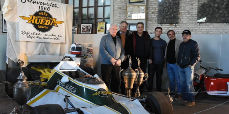 Un F.1 para decorar la vitrina de la ciudad