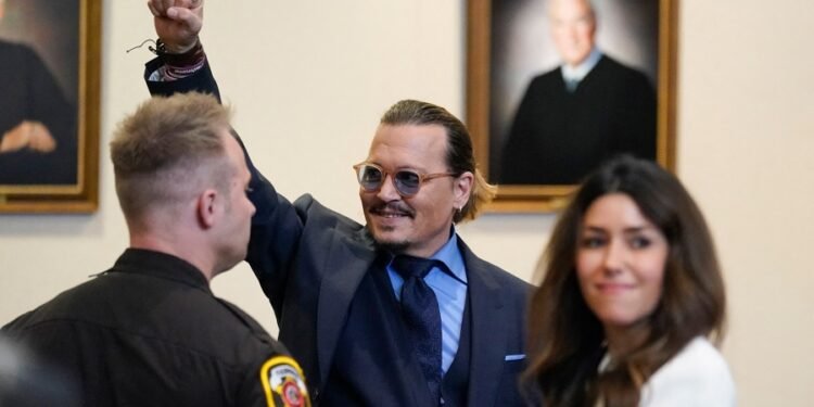 Amber Heard deberá indemnizar con U$S 15 millones a Johnny Depp por difamarlo