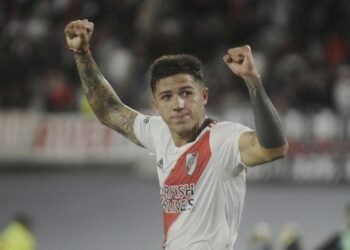 Benfica oficializó la compra de Enzo Fernández por 18 millones de euros