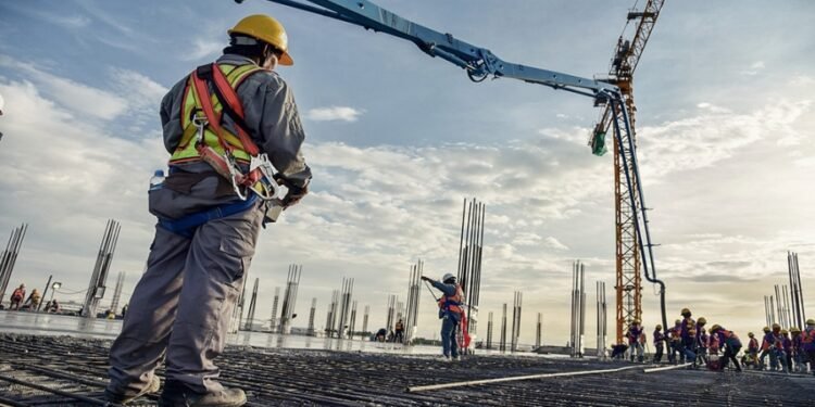 La actividad industrial creció 4,7% y la construcción mejoró un 8,8% en abril