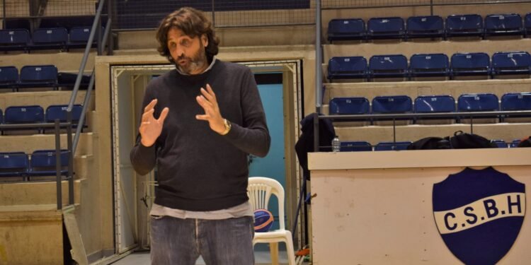 El exbasquetbolista Marcelo Nicola visitó Ben Hur, su club de la infancia