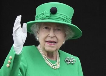 La reina Isabel reapareció en el cierre de los festejos por sus 70 años en el trono