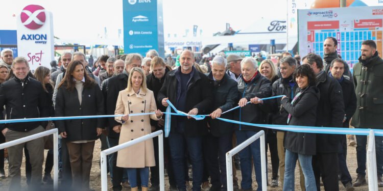 Perotti participó de la inauguración de AgroActiva