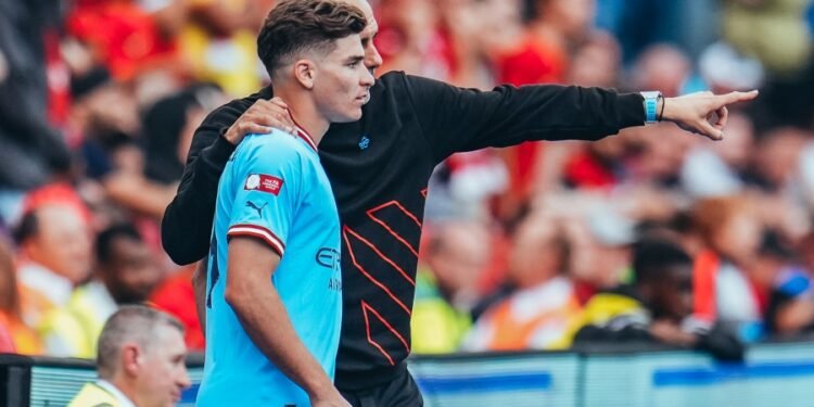 Debut y gol para Julián Álvarez en el Manchester City de Guardiola