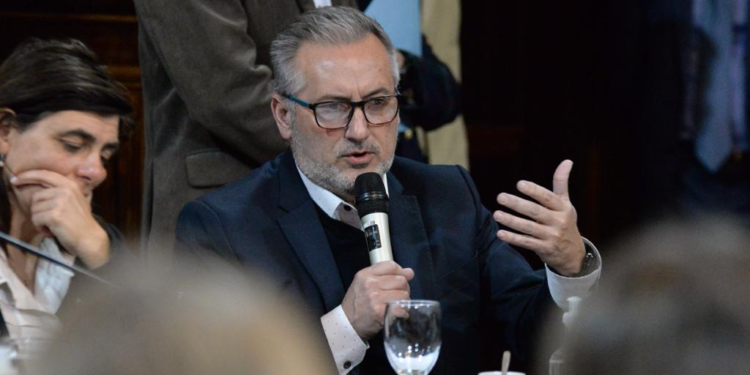 Lewandowski: “El Estado debe estar presente con políticas activas para reconvertir el tejido social”