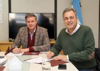 Castellano firmó convenios para obras en los 315 lotes