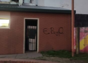 Barrio Malvinas: adolescentes grafiteando, padres a la comisaría….
