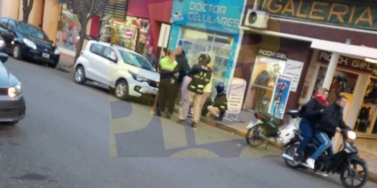 Sexagenaria sufrió golpes al ser chocada por una moto