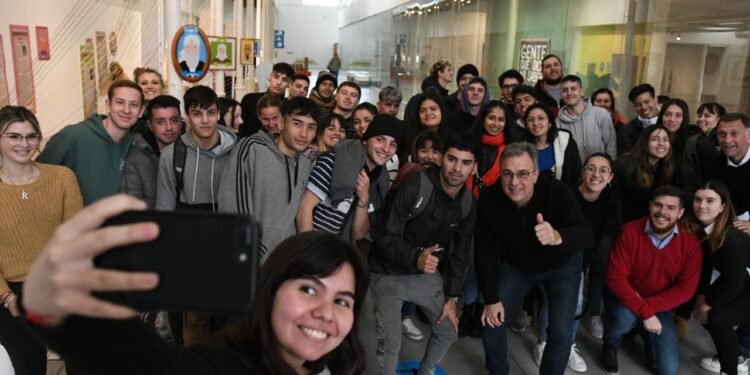 En mitad de año, 294 jóvenes ingresaron a trabajar en empresas locales