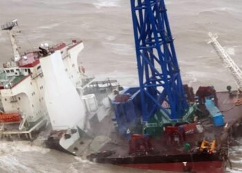 Hallaron 12 cuerpos tras el naufragio de un barco en el Mar de la China Meridional