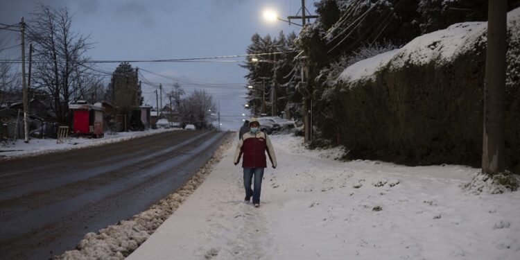 Bariloche: continúan las intensas nevadas y suspenden las clases