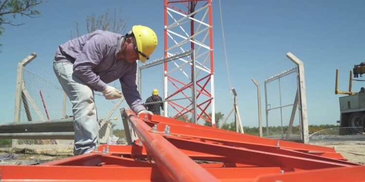 La actividad industrial subió 11,9% en mayo y la construcción un 19,9%