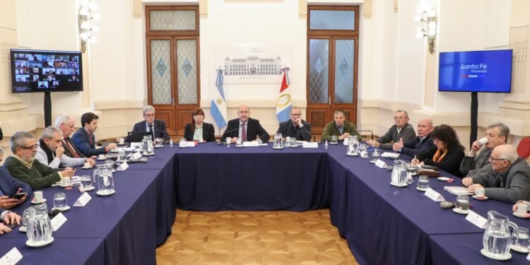 Perotti informó sobre el acuerdo por la deuda al Consejo Económico y Social