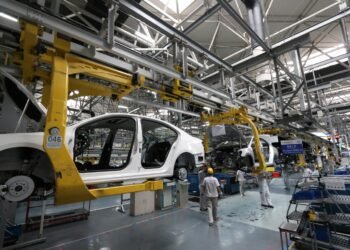 Las automotrices locales suman turnos de trabajo e incrementan el ritmo de producción