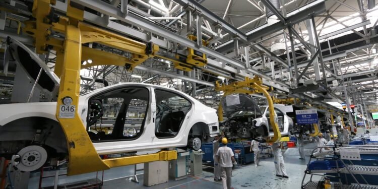 Las automotrices locales suman turnos de trabajo e incrementan el ritmo de producción