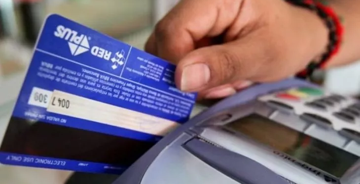 Aumentó al 45% la percepción para los gastos en dólares con tarjetas