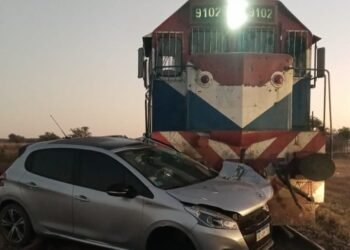 Arrufó: auto vs tren, siempre pierde el auto….