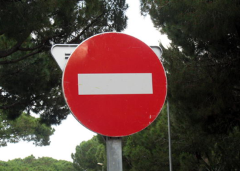 Dan sentido único a una cuadra de calle Aguado