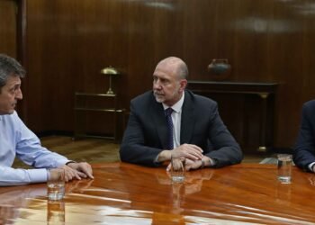 El gobernador Perotti se reunió con Sergio Massa