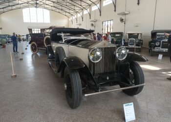 Un lujo rafaelino: inauguró una gran muestra el Club de Autos Antiguos