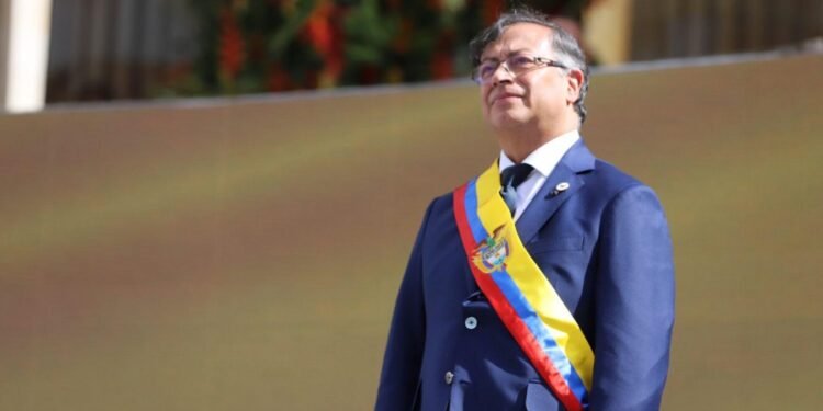 Asumió Petro, el primer presidente de izquierda de la historia de Colombia