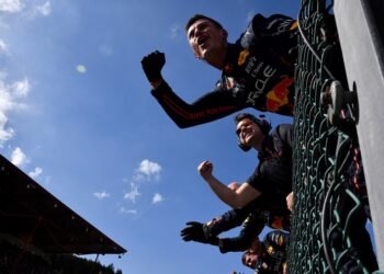 Gran remontada de Verstappen, que se encamina al título