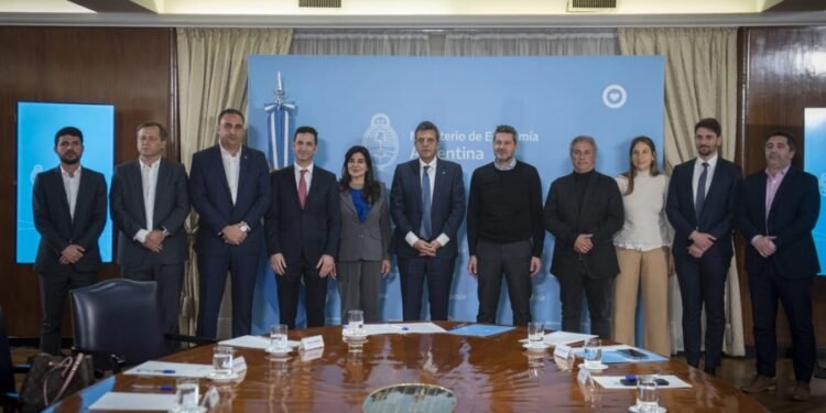 Massa y Lammens acordaron precios con las cámaras prestadoras para lanzar el PreViaje