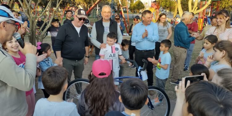 Hubo ciclismo en la plaza de Susana