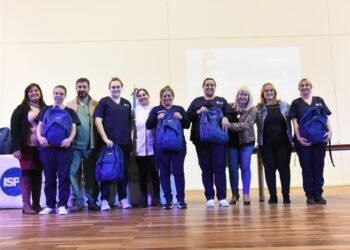 Entregaron mochilas técnicas a alumnos de Enfermería del ISP Nº 2