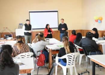 Santa Fe Capacita 2022: comenzó el curso de «Asesor y asesora de ventas”