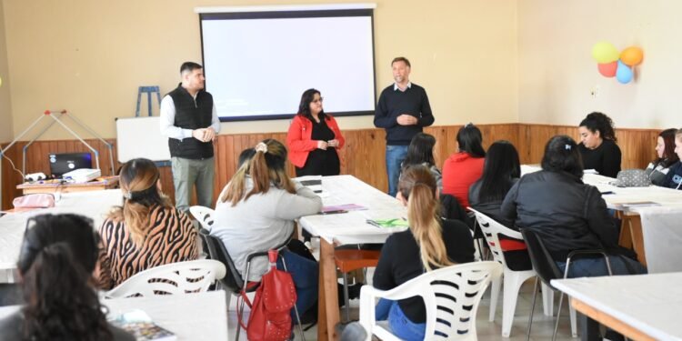 Santa Fe Capacita 2022: comenzó el curso de «Asesor y asesora de ventas”