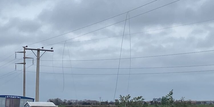 Por corte de conductores, barrios rafaelinos quedaron sin energía