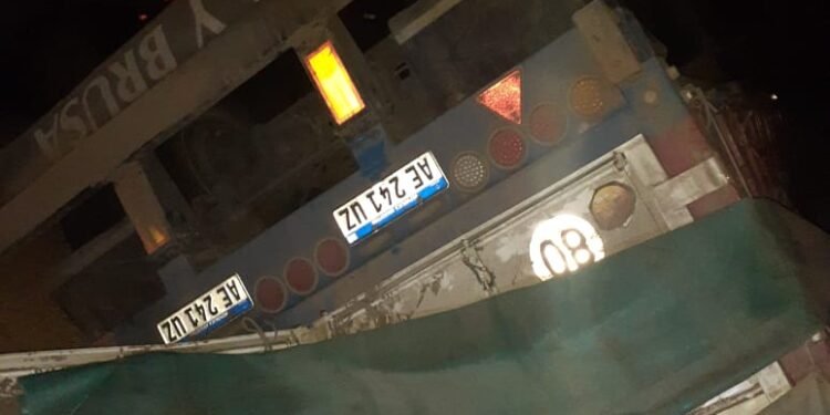 Volcó un camión cerealero en la Autovía 19