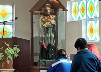 Una multitud veneró a San Cayetano en la parroquia del barrio Amancay