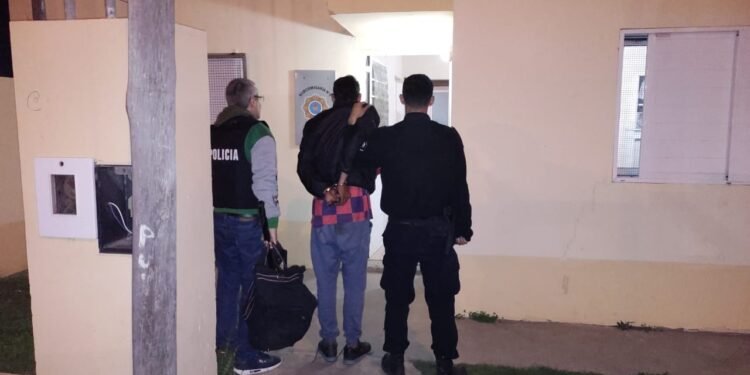 Robó en una casa, pero cayó cuando se tomaba el «buque»