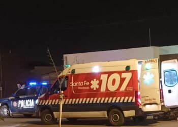 Despliegue de vehículos policiales por una emergencia en barrio 2 de Abril