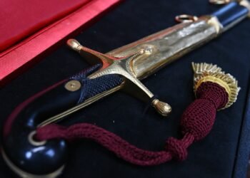 Calco del Sable Corvo del General San Martín en el Museo Histórico Municipal