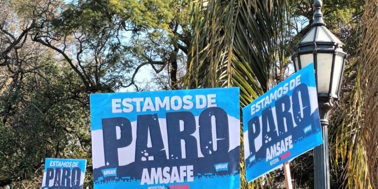Continúa la protesta de los docentes en la provincia