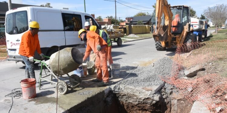 Avanzan obras de saneamiento en distintos puntos de la ciudad
