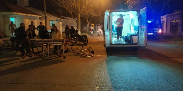 Vergonzoso: chocó a una ciclista y se dio a la fuga