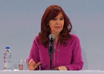 La defensa de CFK recusó a un juez y al fiscal