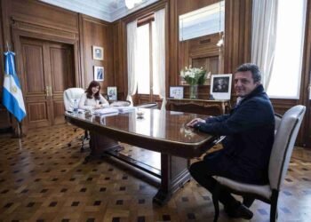Cumbre entre Cristina Kirchner y Sergio Massa antes de la asunción en Economía
