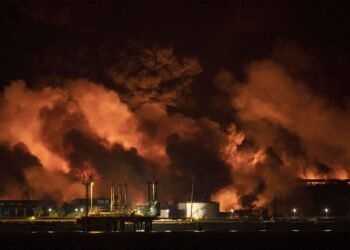 Grave incendio en un complejo petrolero de Cuba
