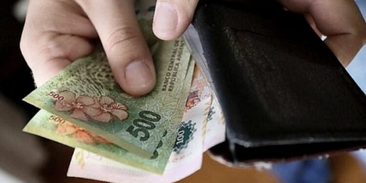 El salario mínimo será de 51.200 pesos a partir de septiembre