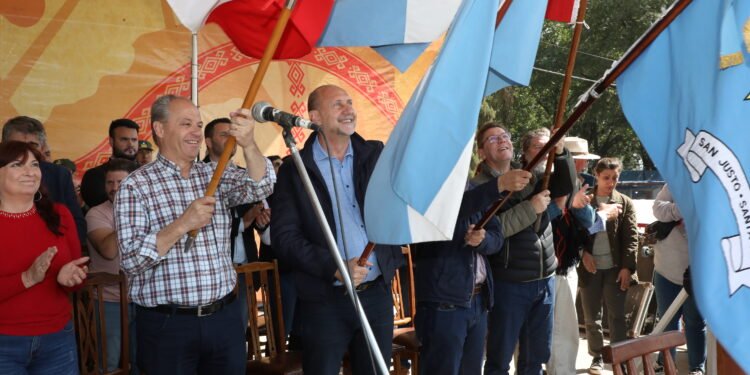 El gobernador presidió la fiesta de la Doma y el Folclore en San Justo