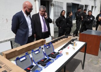 La provincia compró pistolas y escopetas para la policía de Santa Fe