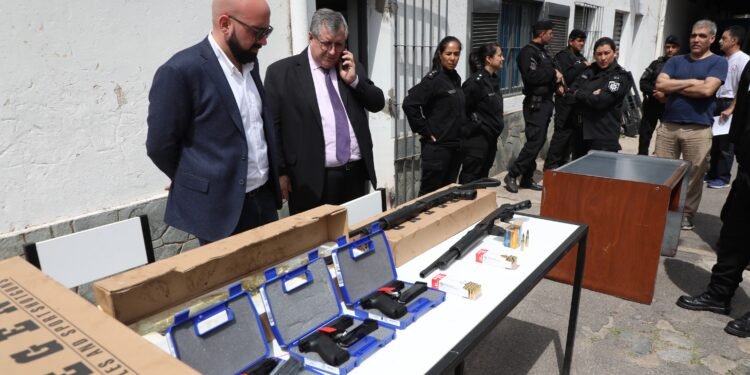 La provincia compró pistolas y escopetas para la policía de Santa Fe
