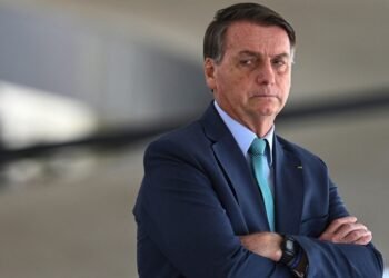 Bolsonaro admite que si pierde deja la política, mientras Lula busca el voto útil