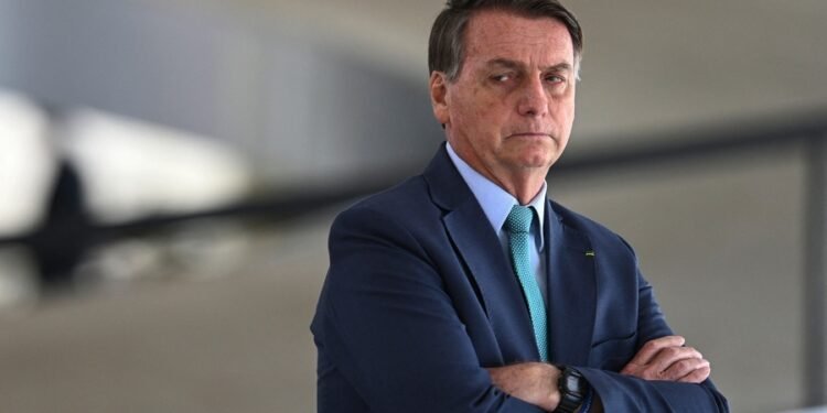 Bolsonaro admite que si pierde deja la política, mientras Lula busca el voto útil