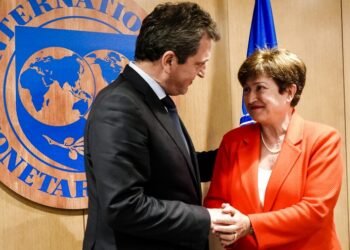 El FMI aprobó la segunda revisión del acuerdo que otorgó US$ 3.900 millones a la Argentina